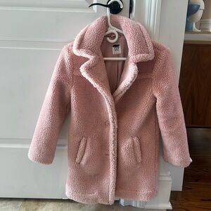Gap medium plush fleece mid length goat.  Great condition